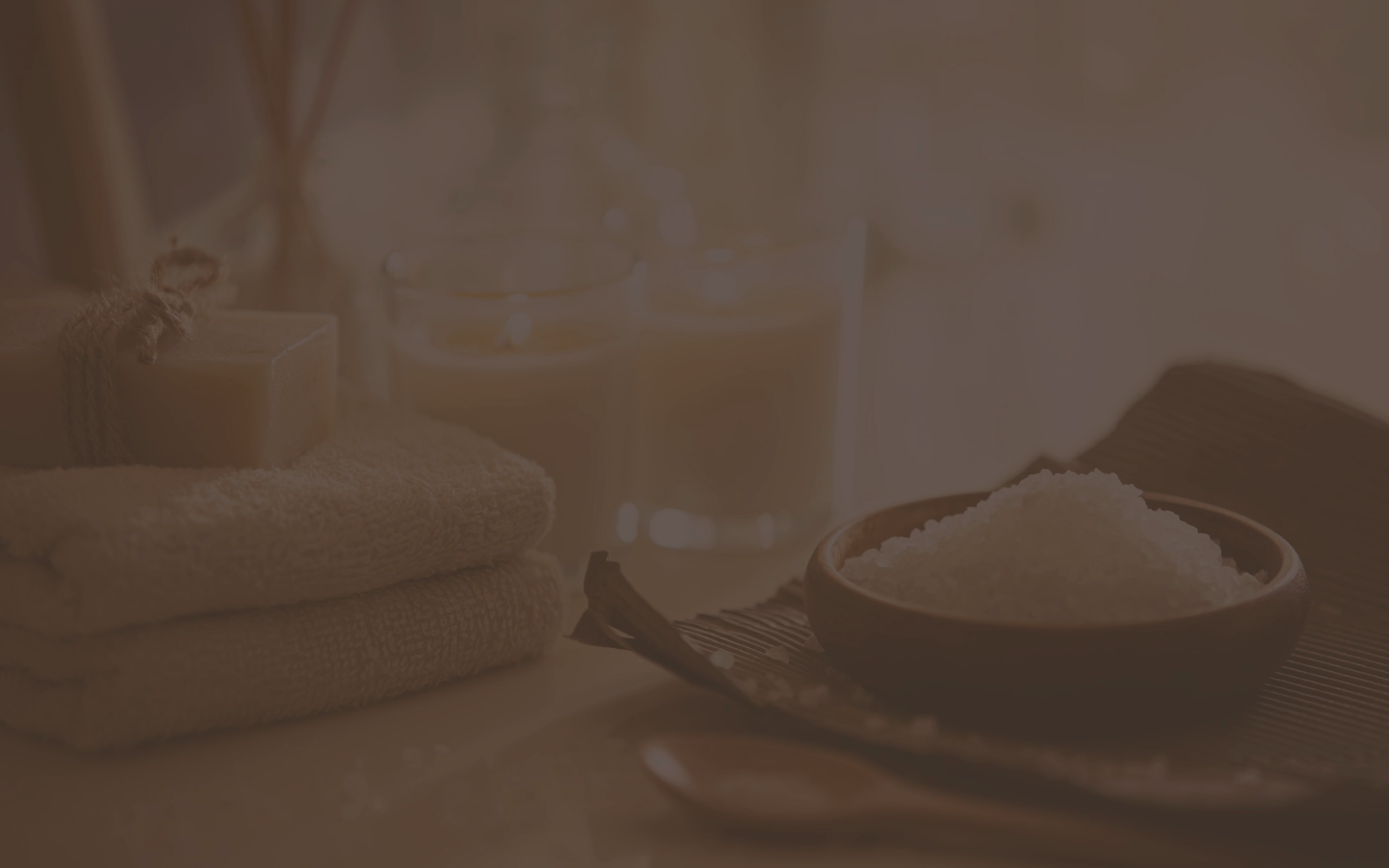 Świece, ręcznik i&nbsp;sól