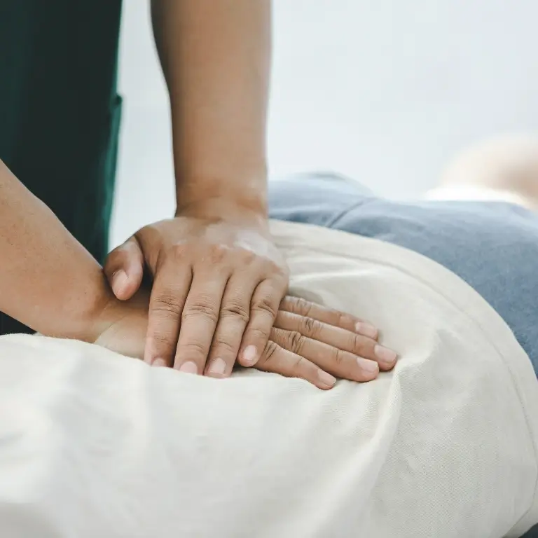 Ręce na&nbsp;plecach