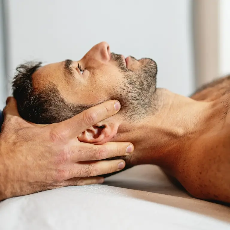 Nakładanie tapów na&nbsp;plecy